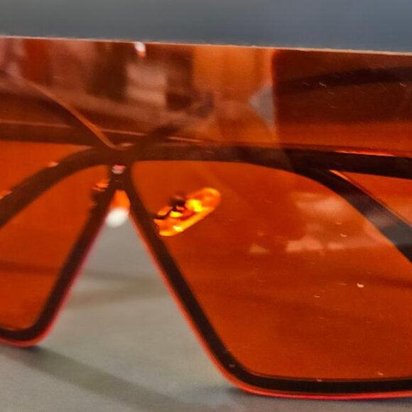 Collection of 3 boutique oversized modern sunglasses - Picture 5 of 7